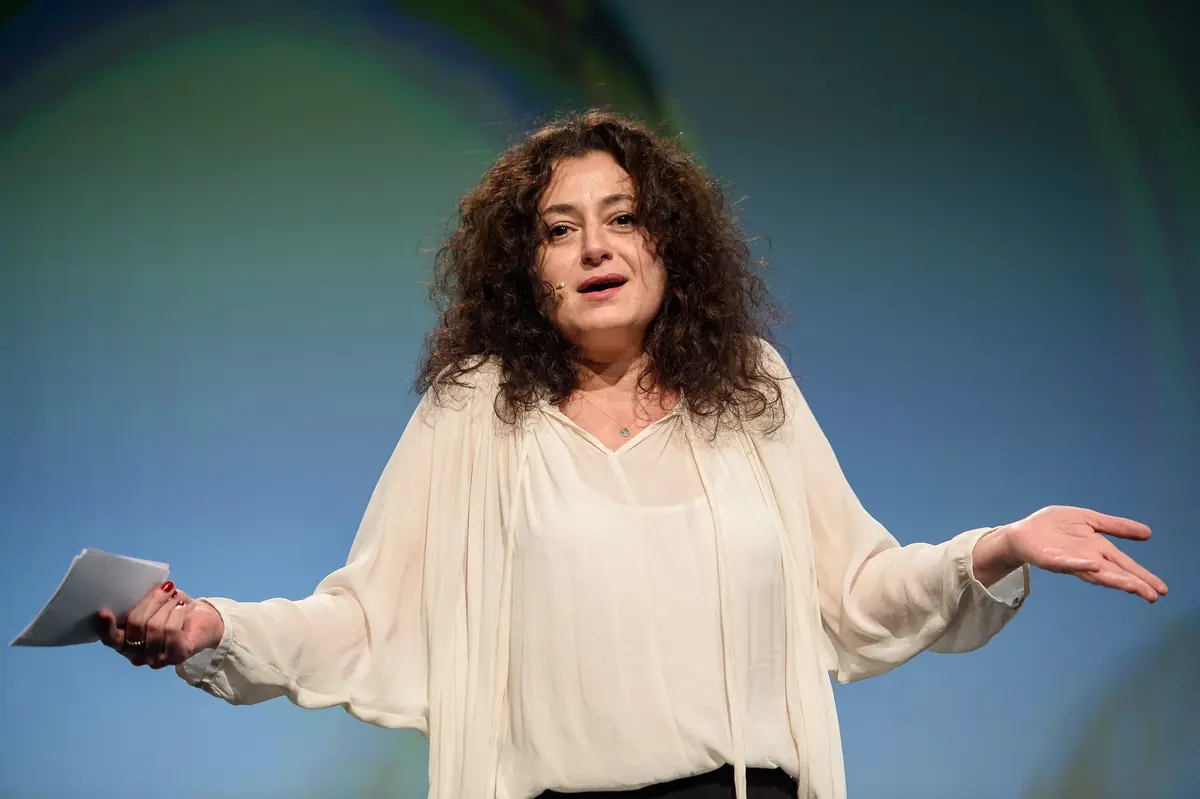 Ece Temelkuran: On Rebuilding Home — moezeum, Rotterdam