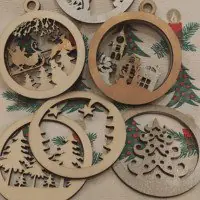 Basteln Sie Ihren eigenen Weihnachtsschmuck aus Holz — Maurik, De Kersenpit, Maurik