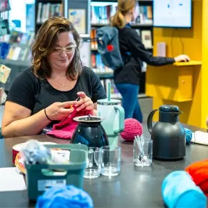 Handwerkclub Een Steekje Los — Bibliotheek Malden, Malden