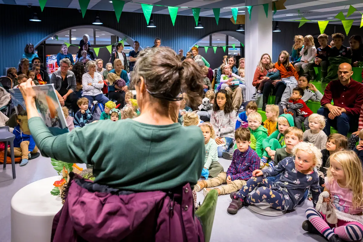 Kinderbuchwochen - Vorlesefest mit Glitter (4+) — Bibliotheek Mariënburg, Nimwegen