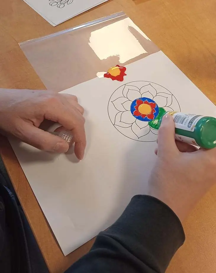 Creative morning: making window stickers — Bibliotheek St.- Annaparochie, St.-Annaparochie