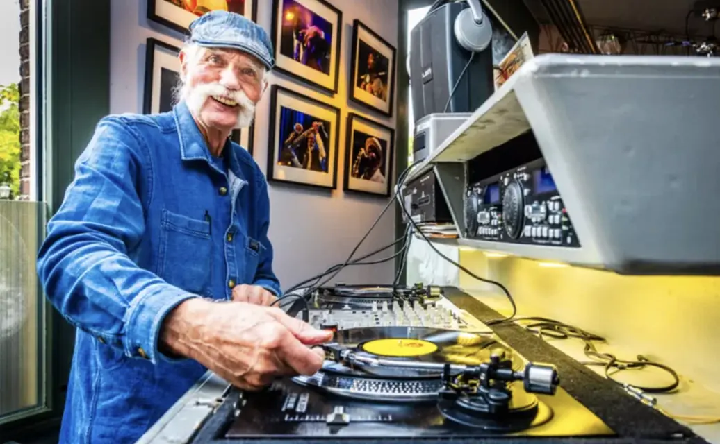 Dordtse Monumentendagen: DJ Jazzy Jan's Vinyl Café — Muziekpodium DJS, Dordrecht