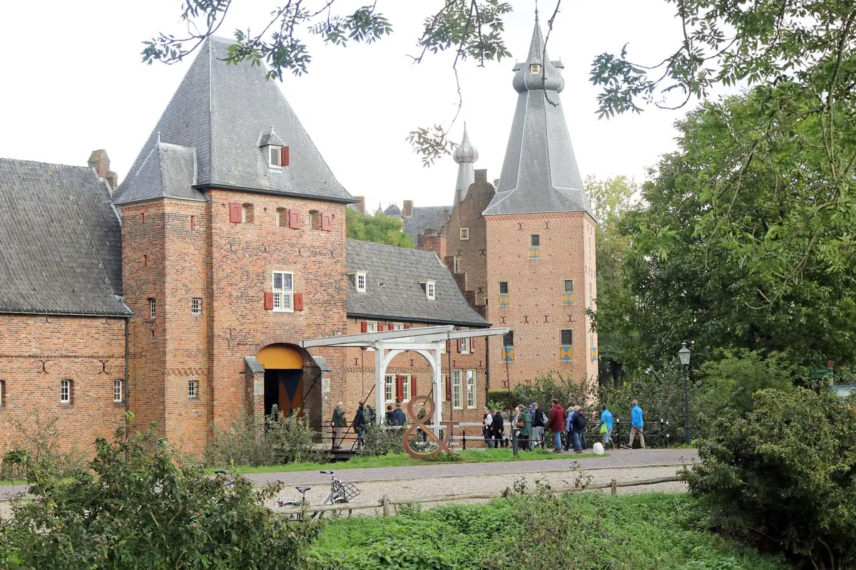 Mit der Blauwe Bever von Wageningen zu den Gemüsegärten von Schloss Doorwerth fahren — Vertreklocatie 't Stek Wageningen, Wageningen