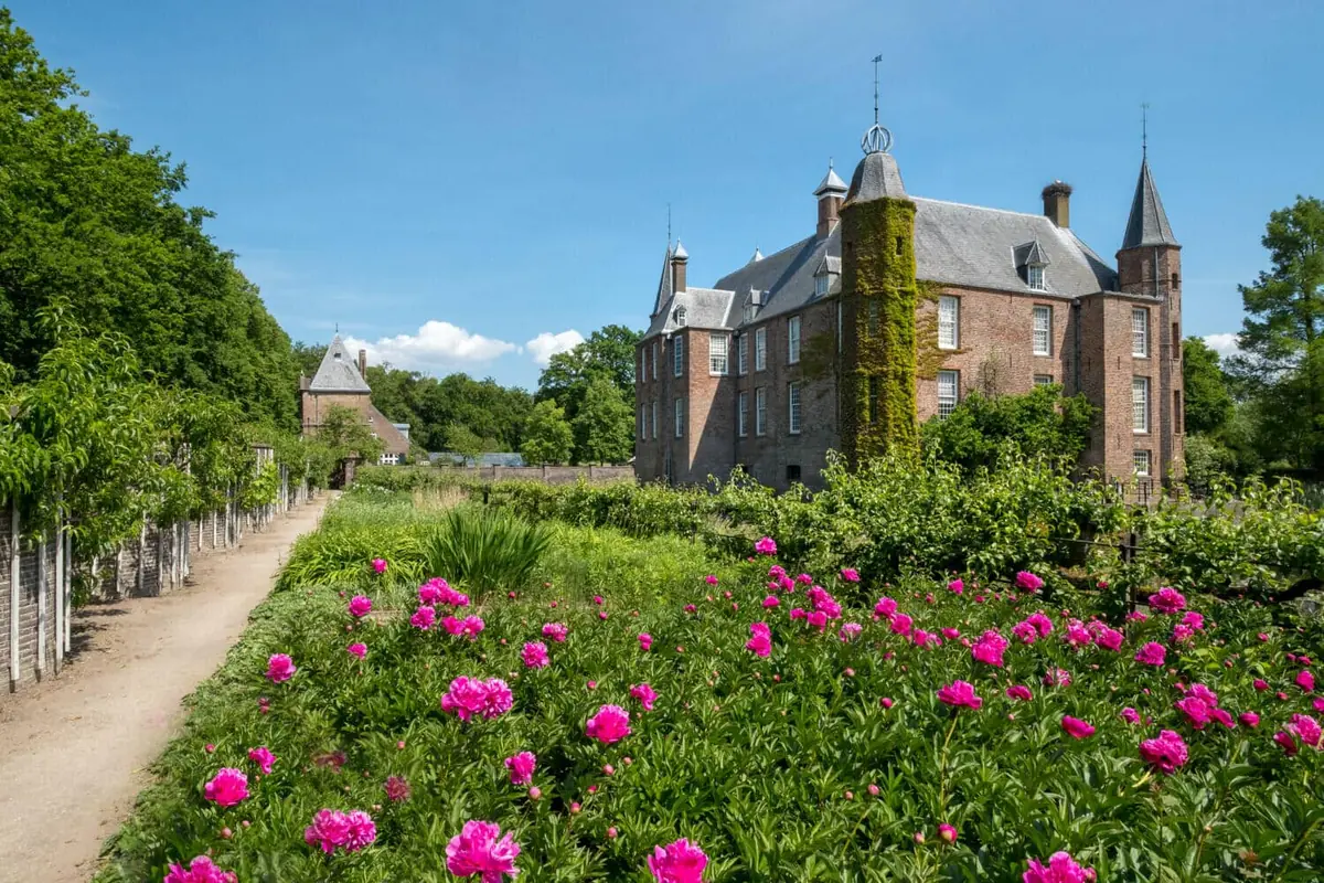 Discover the Historic Garden of Slot Zuylen β Slot Zuylen, Oud -Zuilen