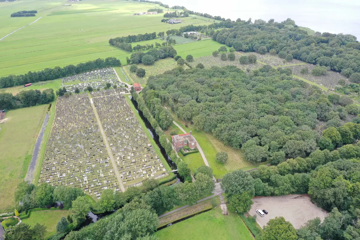 Guided Tour of the Jewish Cemetery in Muiderberg — Joodse begraafplaats, Muiderberg
