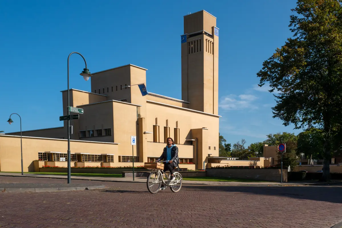 Bewonder het Raadhuis van binnen — Raadhuis Hilversum, Hilversum