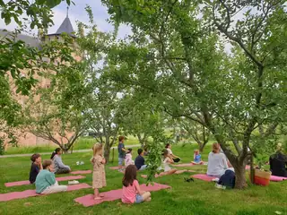 Yoga und Kunstbetrachtung