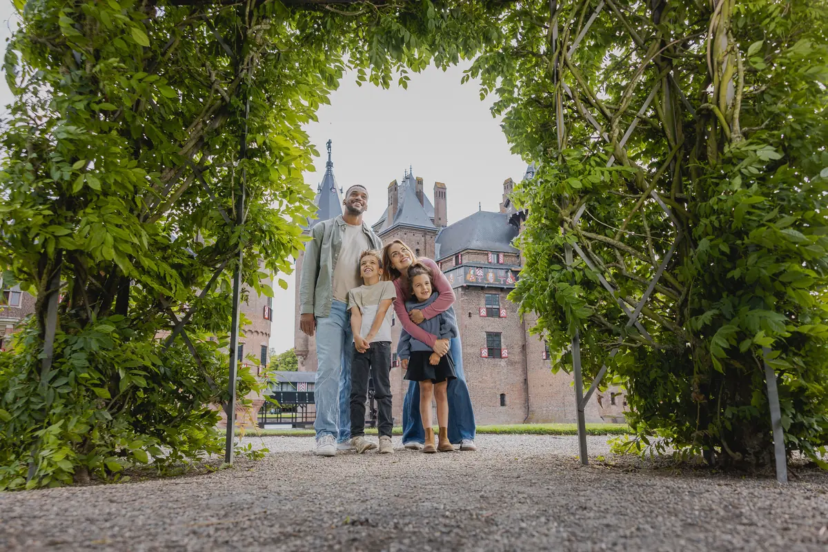 Summer Relaxation in the Castle Gardens — Kasteel de Haar, Haarzuilens