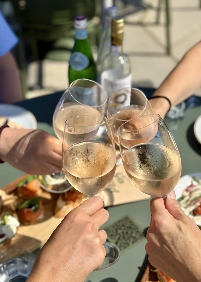 Oostvaarders Weinfestival - Wein in der Wildnis — Paviljoen de Oostvaarders, Almere