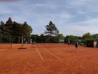 Tennis auf Sandplätzen Nes