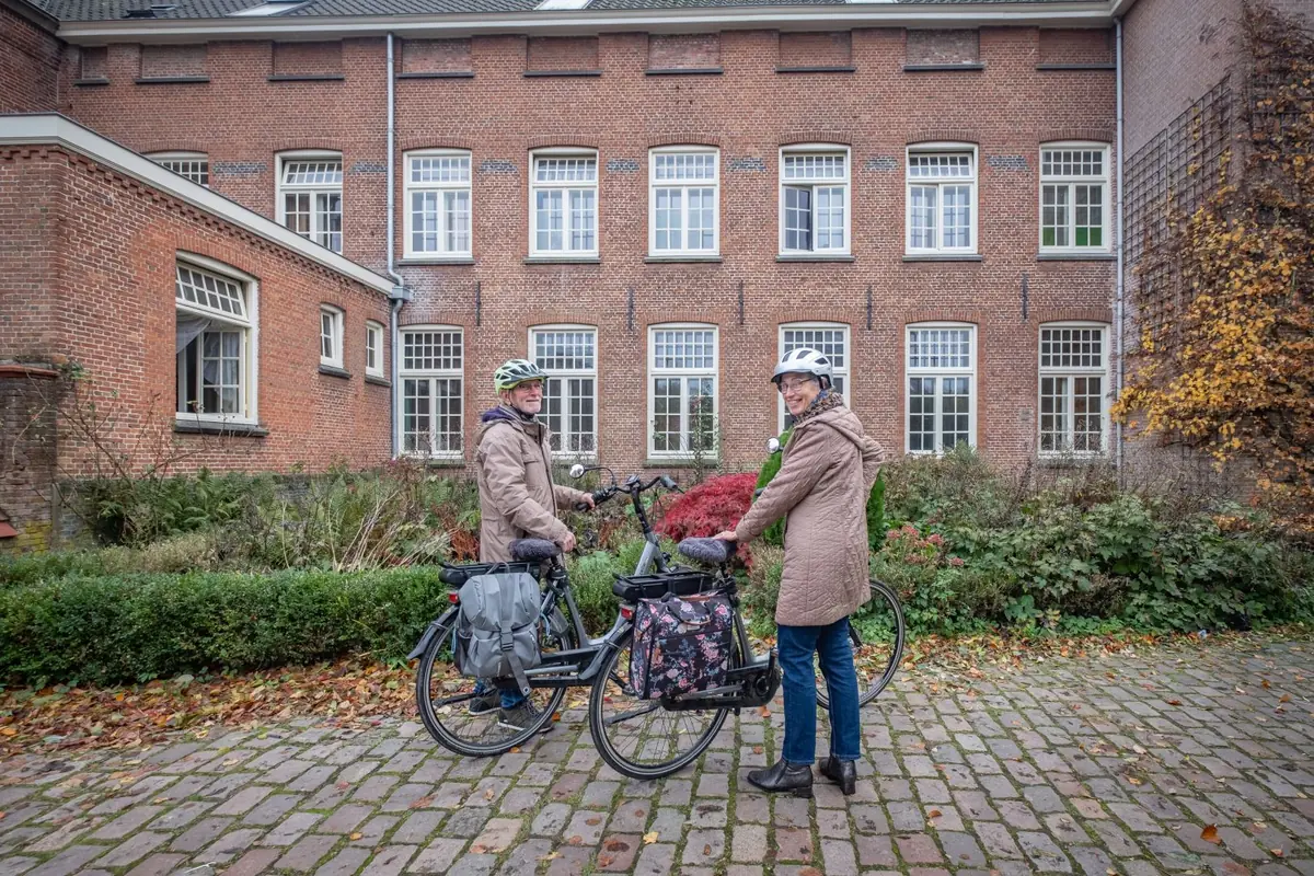 Dorpstafel Langeweg — Gemeenschapshuis Ons Stedeke, Langeweg