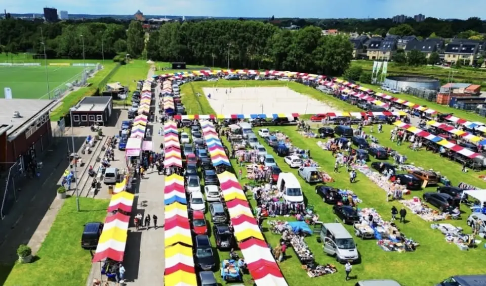 Flohmarkt im Freien & Kofferraumverkauf — De Voorwaarts, Apeldoorn