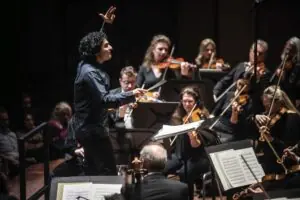 Noord Nederlands Orkest: Zwischen dem Orchester — De Oosterpoort, Groningen