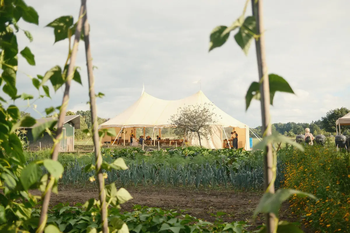 Erloom: kulinarisches Sommerrestaurant auf einem Bauernhof in Brabant — Biologische boerderijwinkel 't Schop, Hilvarenbeek
