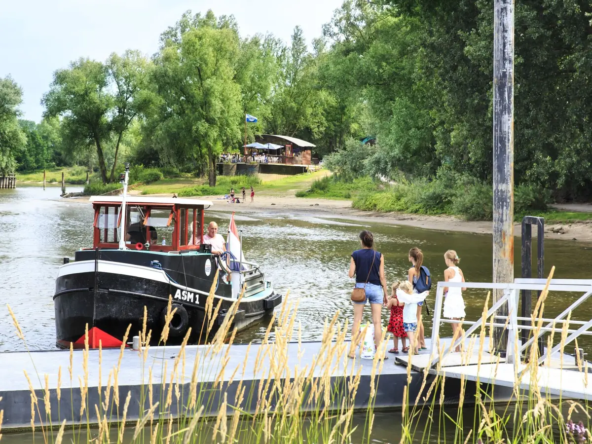 Mit der Fähre über den Rhein zu Stadsblokken Arnheim — Rijnkade, Arnheim