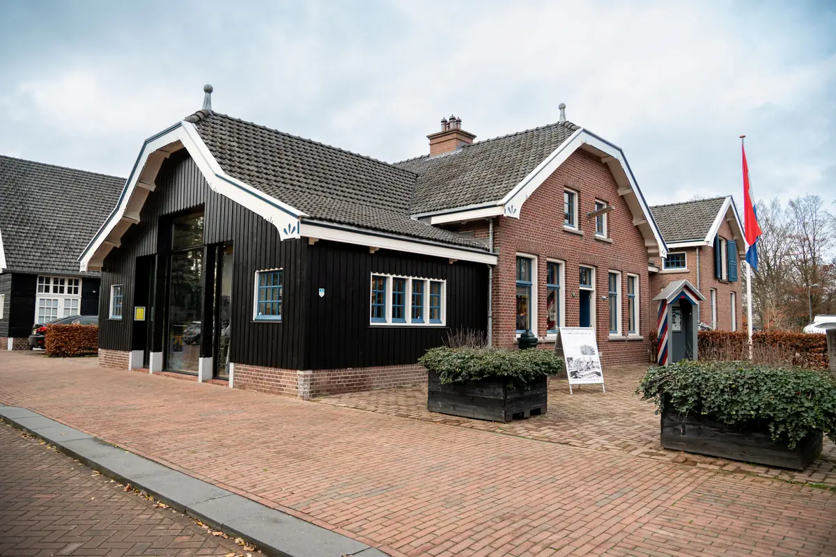 Guided tour of the barracks grounds β Oorlogs- en Garnizoensmuseum Ede, Ede
