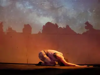 Yogalessen onder de sterrenhemel