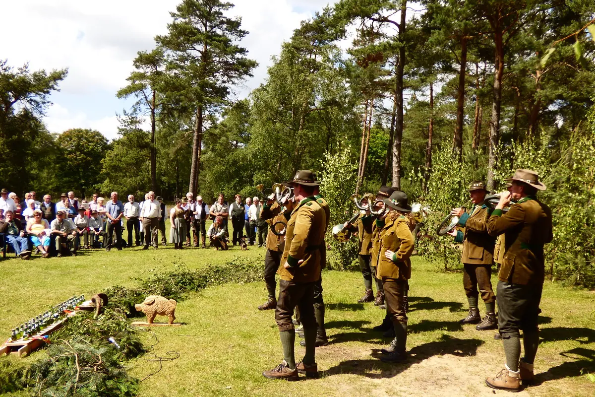 Jagdhornbläser im Park — Het Nationale Park De Hoge Veluwe, Otterlo