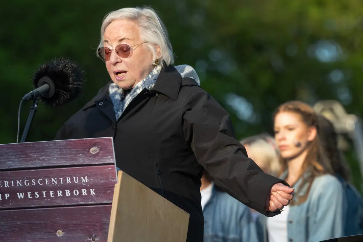 Zeugenvortrag von Marita Simons-Deen — Herinneringscentrum Kamp Westerbork, Hooghalen