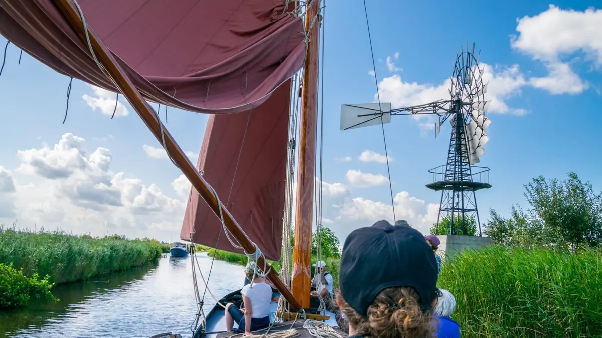 Sailing Weekend on Skûtsje Gudsekop — Drijfveer - Bootverhuur en Jachthaven, Akkrum