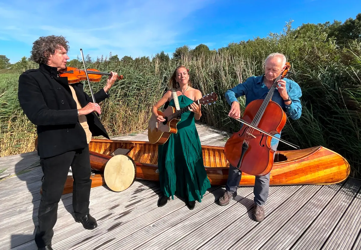 'SenTjerra' mit Weltmusik — Dorpskerk Huizum, Leeuwarden