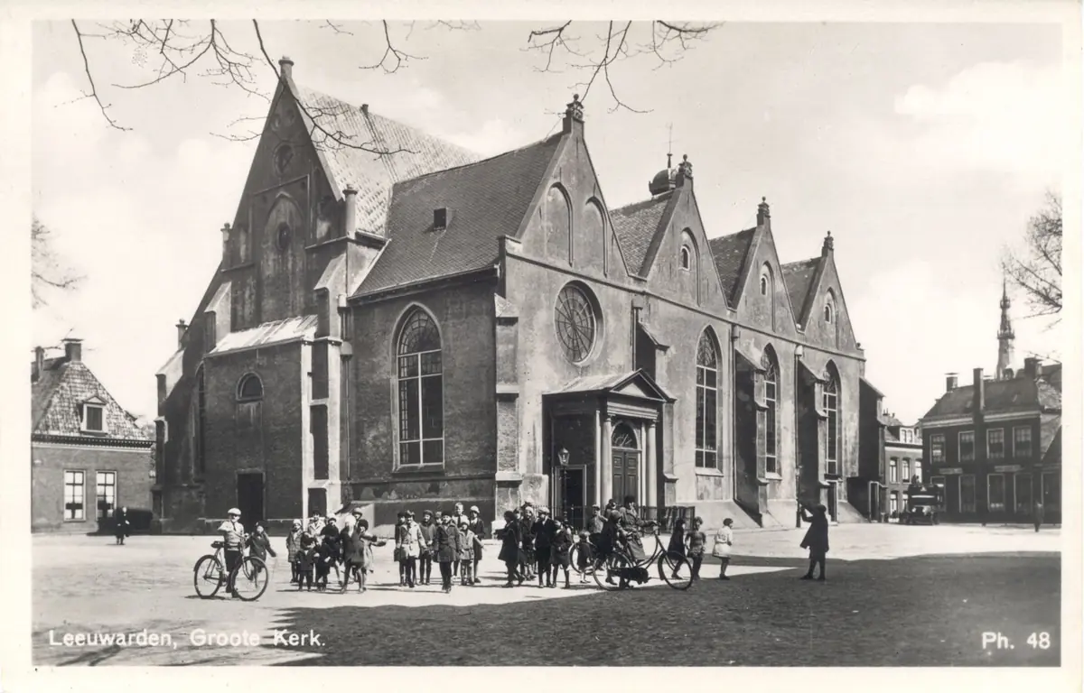 Ad Fahner über die Grote- oder Jacobijnerkerk — Historisch Centrum Leeuwarden, Leeuwarden