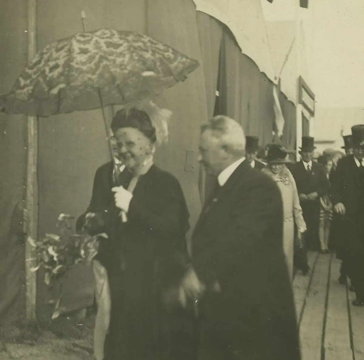 Bearn Bilker over Koningin Emma in Leeuwarden — Historisch Centrum Leeuwarden, Leeuwarden
