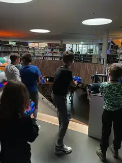 Lasertag in der Bibliothek