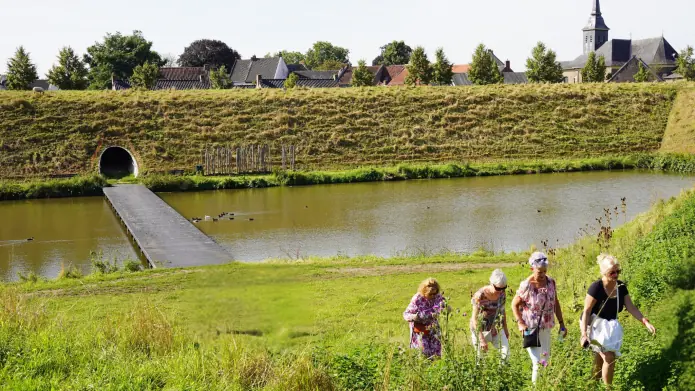 Spaziergang durch Stevensweert: Spuren der Kiesgewinnung — Maaseiland Museum, Stevensweert