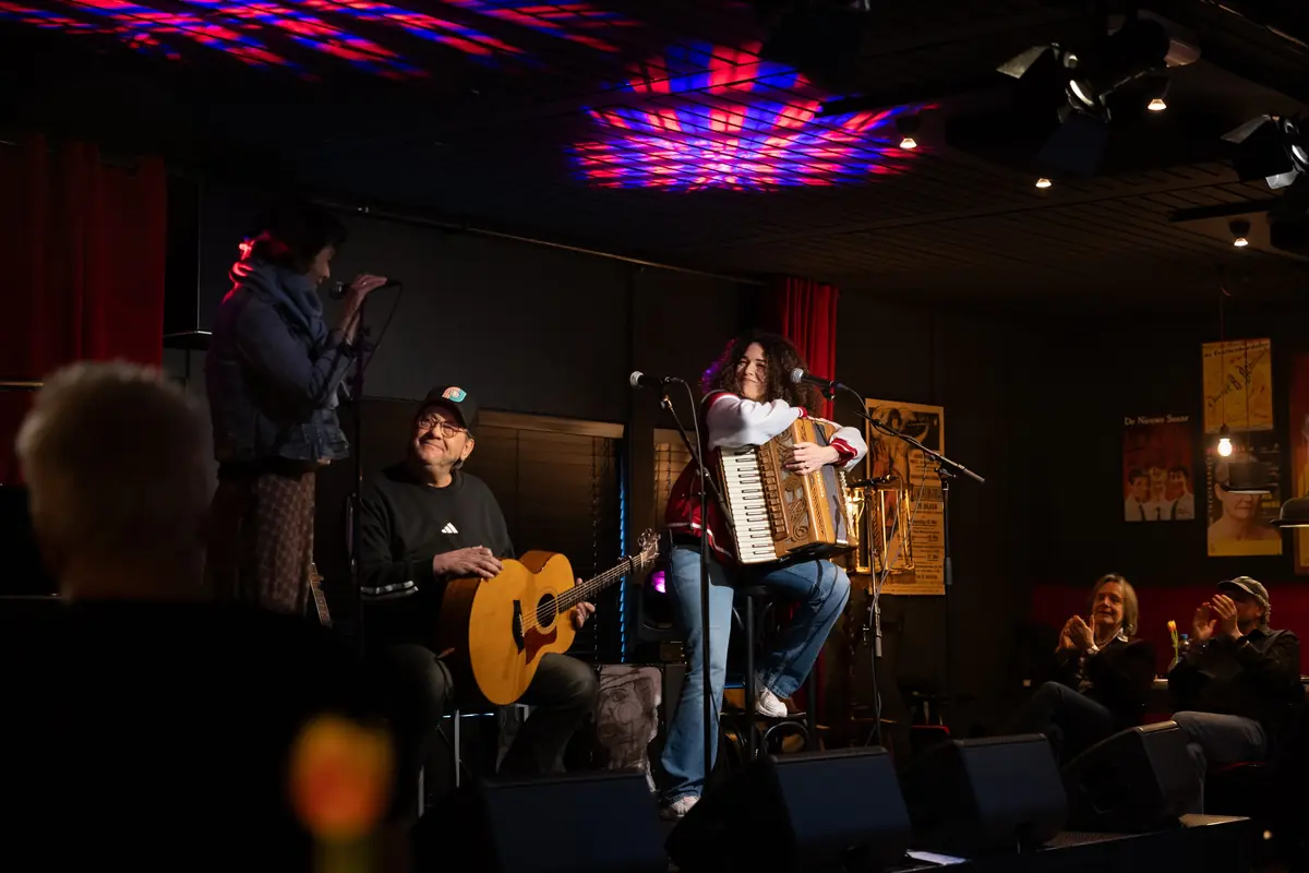 OPEN PODIUM | VERSCHIEDENE KÜNSTLER, KOSTENLOS — Theater de Speeldoos Baarn, Baarn