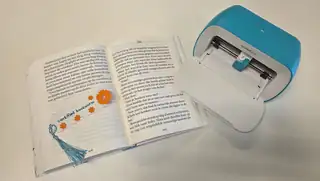 Lesezeichen mit Cricut gestalten | MediaLab Workshop