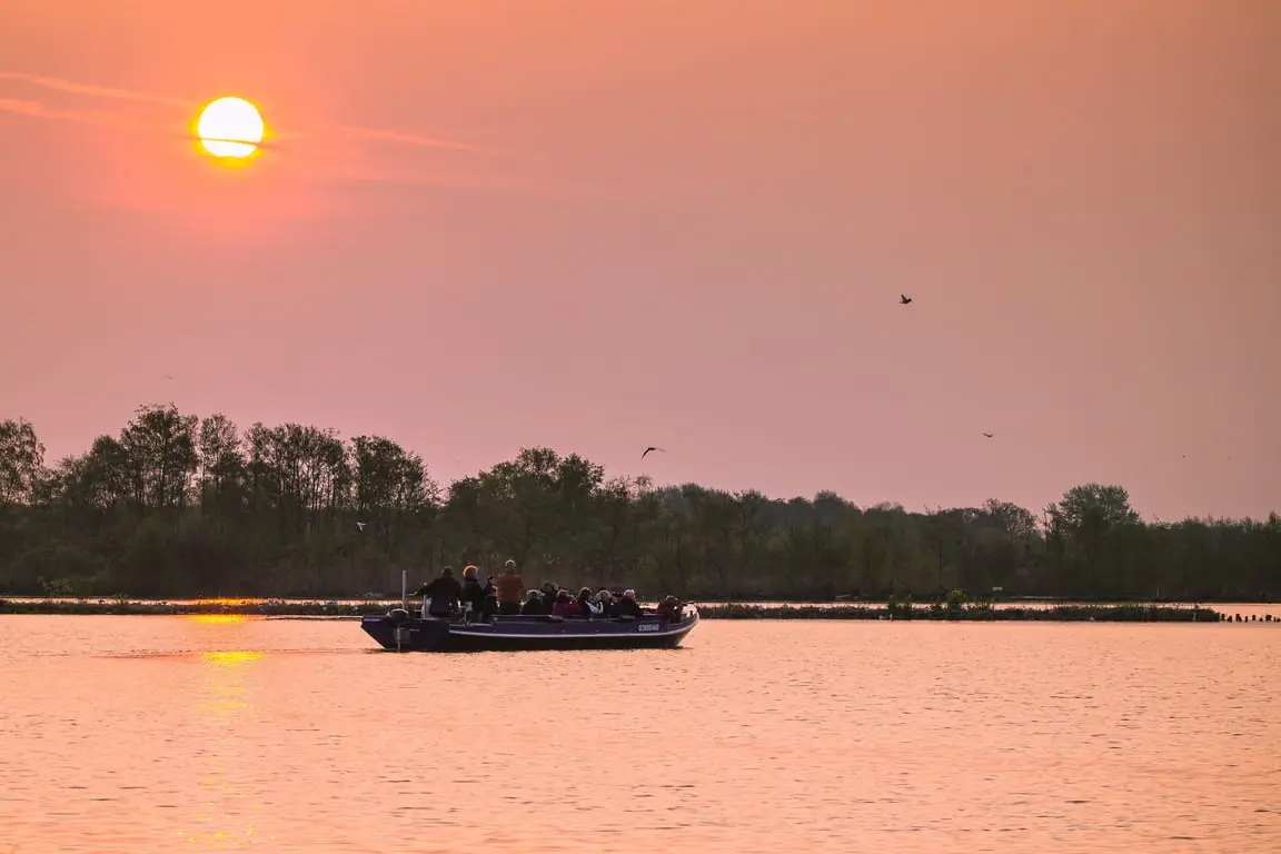 Vroege Vogel vaartocht op de Nieuwkoopse Plassen — Aanlegsteiger Natuurmonumenten, Nieuwkoop