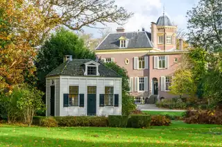 Discover the History of the Six Family at Jagtlust