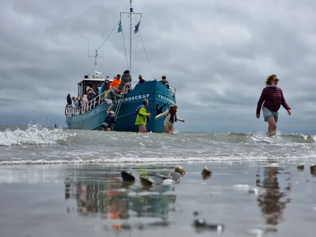 Zeehondentocht met zandplaatlanding met de Vriendschap of de Blijdschap — Schiermonnikoog, Veerdam, Schiermonnikoog