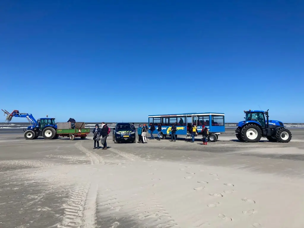 Strandreinigungsaktion auf Schiermonnikoog — Strandopgang bij restaurant Noderstraun Schiermonnikoog, Schiermonnikoog