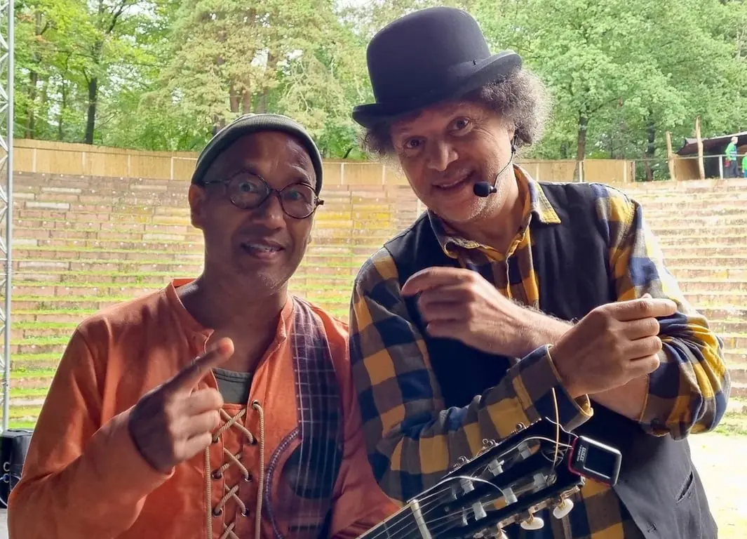 Live auf Kasteel Hackfort - Hakim und Frank spielen Sintstreken — Kasteel Hackfort, Vorden