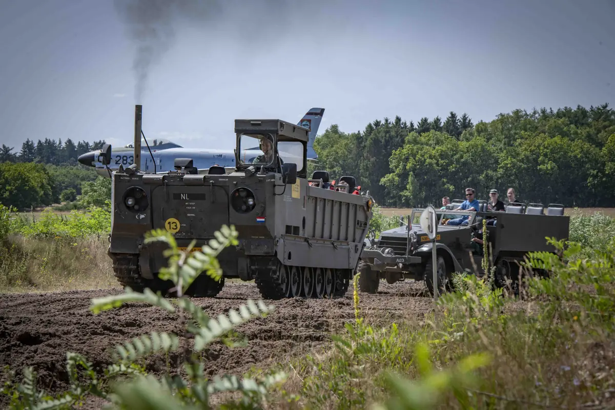Ride along on a military vehicle — Nationaal Militair Museum, Soest