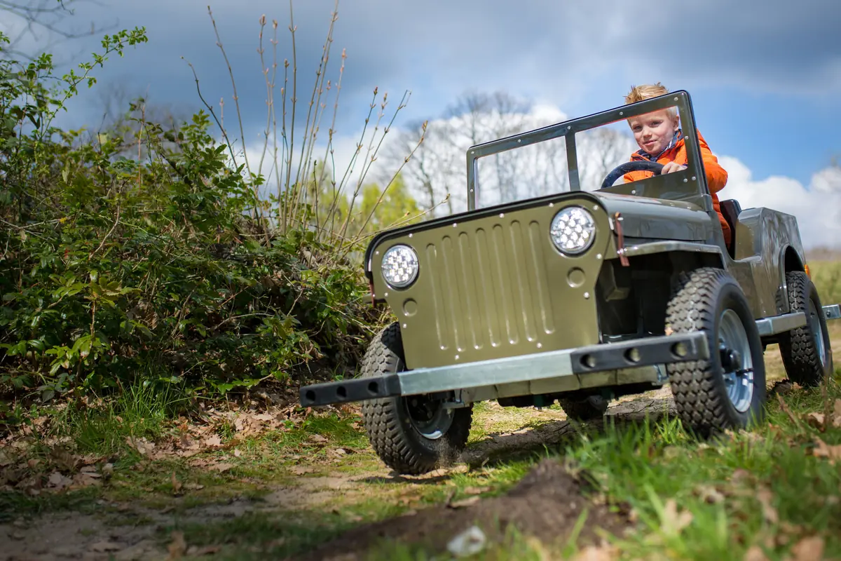 Mini-jeep driving — Nationaal Militair Museum, Soest
