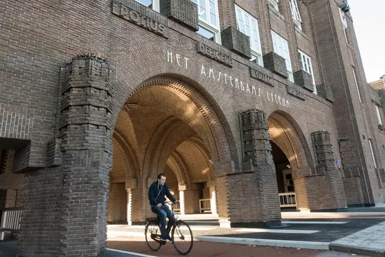 Walking Tour: Diamonds of the South — Museum Het Schip, Amsterdam