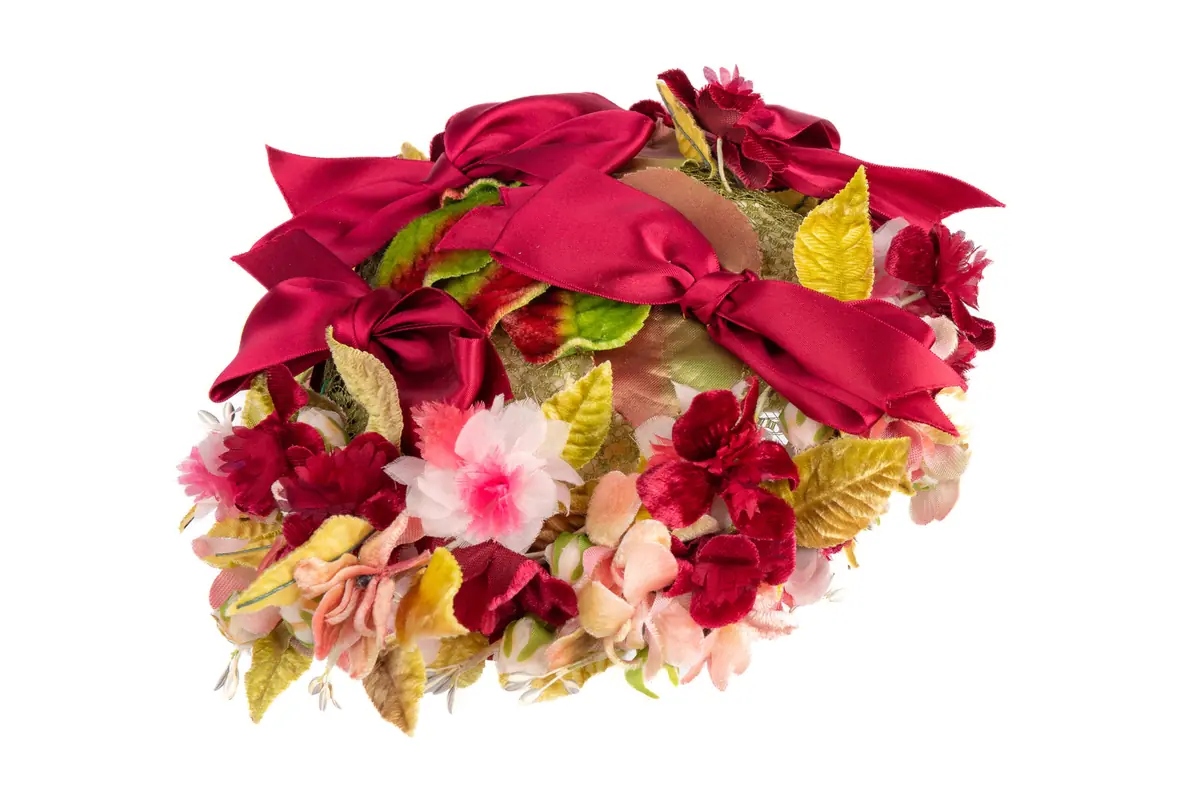 Well-Hatted: From Classic to Eccentric! — Stedelijk Museum Almelo, Almelo