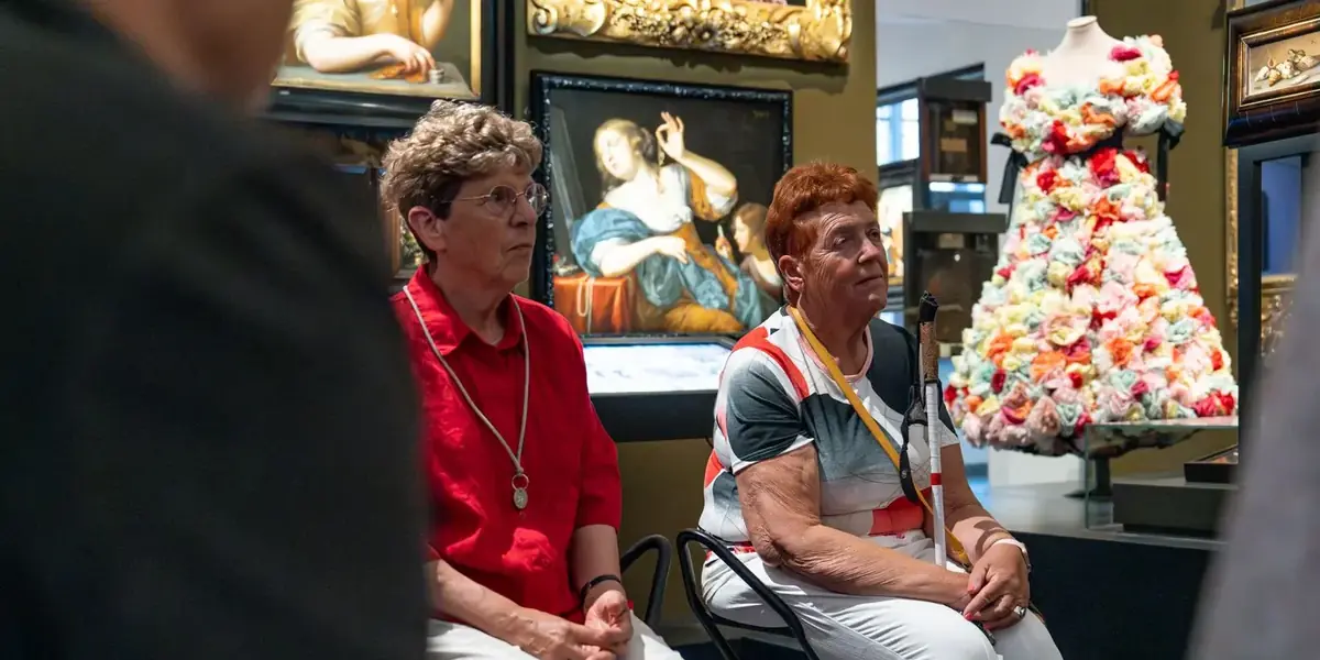 Multi-sensory guided tour - History of fashion — Centraal Museum, Utrecht