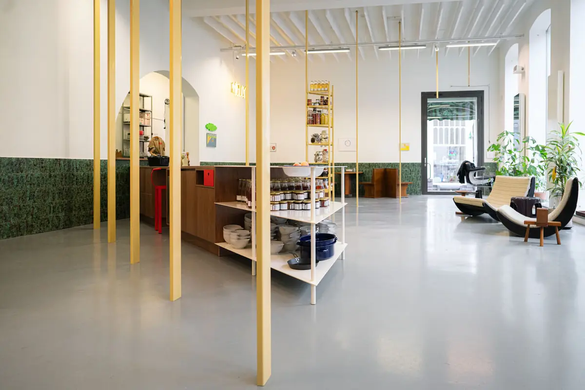 Riet Wijnen: Suitcase Economy — Kunstinstituut Melly, Rotterdam