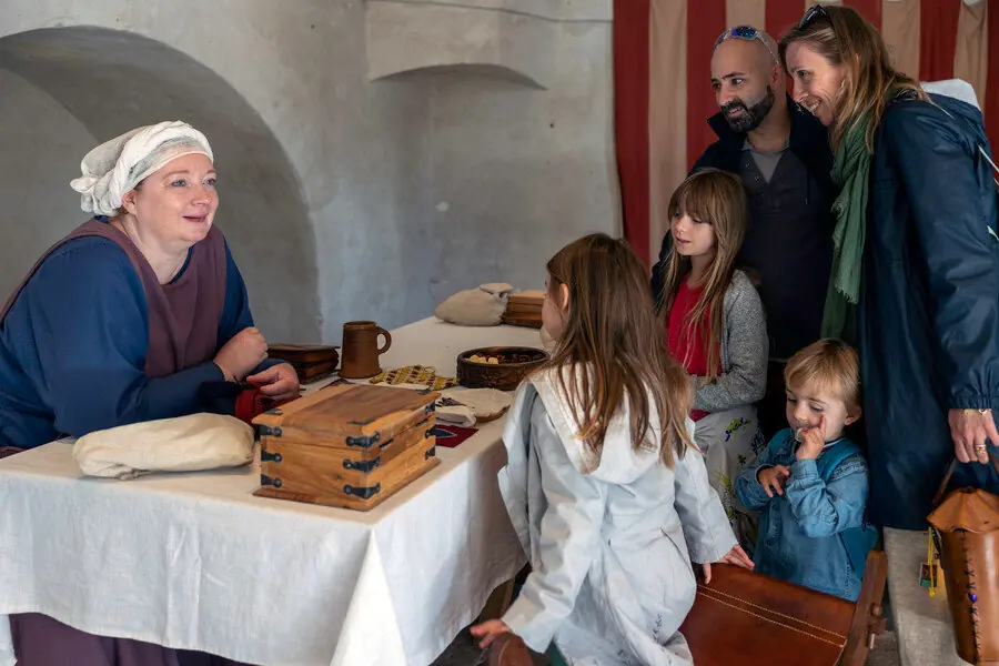 Begegnungen mit den Bewohnern auf Schloss Hernen — Kasteel Hernen, Hernen