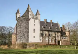 Experience Kasteel Hernen before opening hours