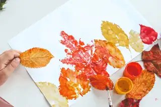 Familienworkshop: Erstelle deinen eigenen Herbstblatt-Druck
