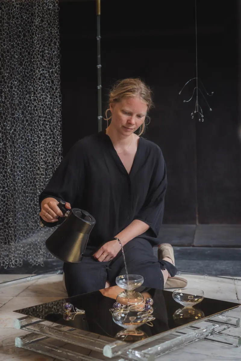 Thee ceremonie in Landhuis Oud Amelisweerd - Vloeiende Vormen - Anne BΓΌscher β Landhuis Oud Amelisweerd, Bunnik