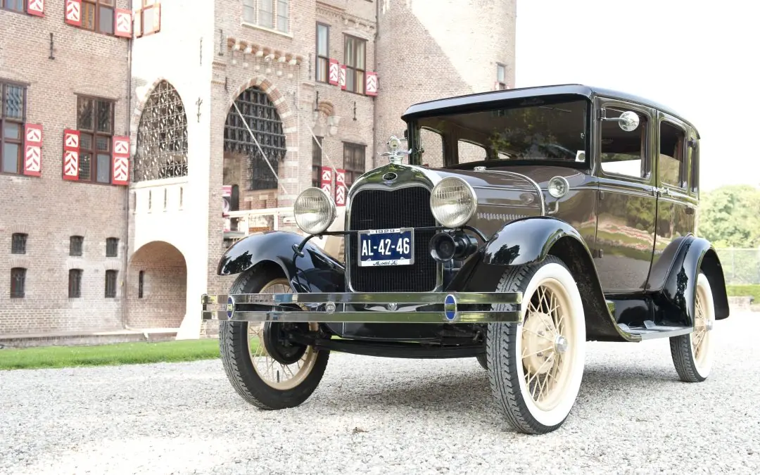 Ausstellung von Automobilen: Salon des Automobiles Pionnières — Kasteel de Haar, Haarzuilens
