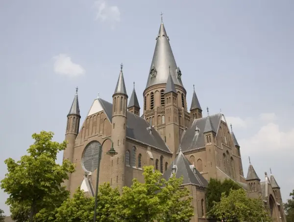 Boekenmarkt Gummaruskerk — Gummaruskerk, Steenbergen