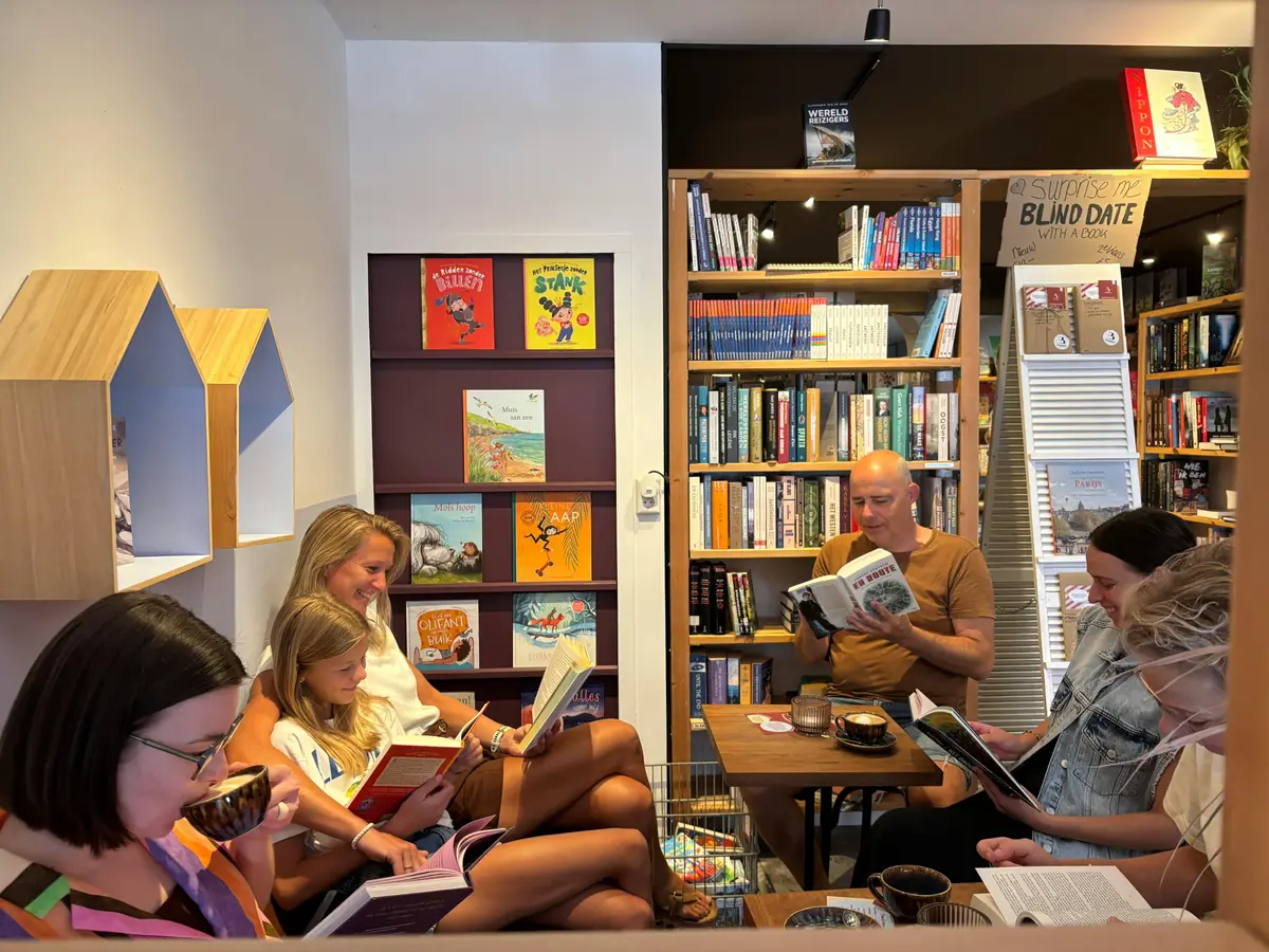 Relax and read together at De Boekhalte — De Boekhalte, Maassluis