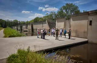 Entdecken Sie die Wasserbauwerke im Waterloopbos